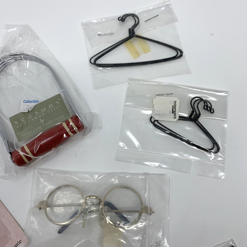 Lot of Collectible/Baby Doll Accessories: Hangers Glasses Comb Pins Kitchen Mini - Picture 4 of 7